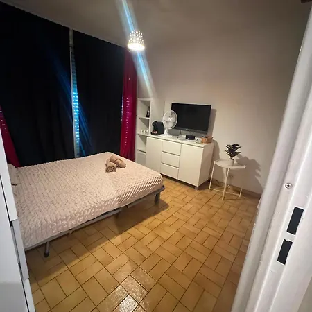 Apartment Cozy With A Sunny Balcony, Close To The